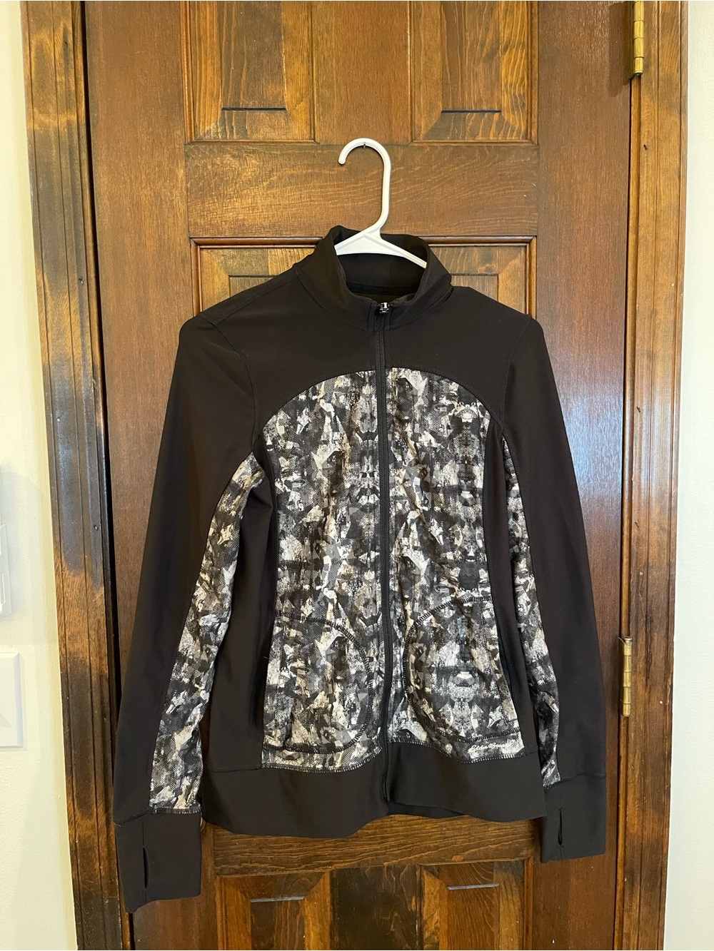 Eddie Bauer Women’s XS Black Full Zip Activewear Jacket Geometric Print